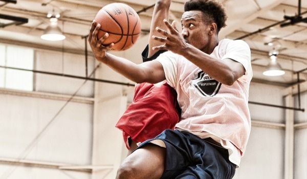 Wendell Carter Drives to Basket