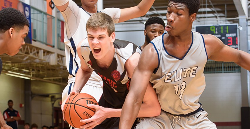 Chris Vogt of the Louisville Magic battles inside at the 2016 Bob Gibbons Tournament of Champions. 