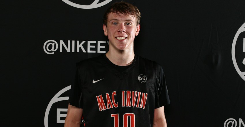 Wofford picks up a super sturdy option at the lead guard spot in Storm Murphy.