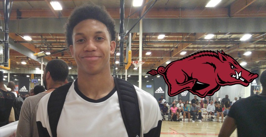 Ethan Henderson commits to Arkansas.